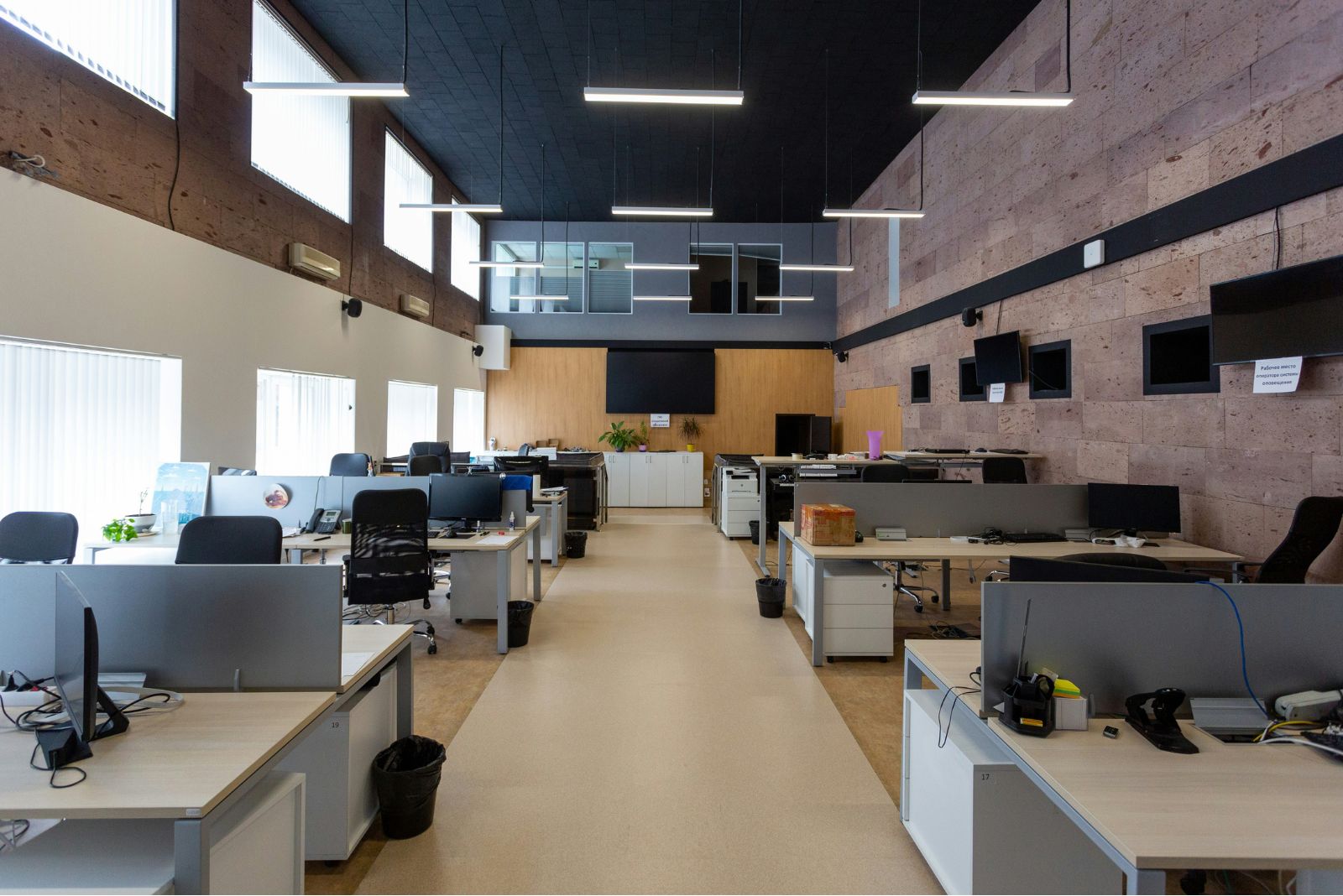 Office Space starts with a minimum of 5 chairs